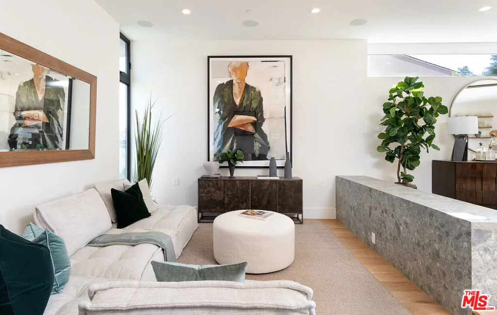 Los Angeles, California 90066, United States, 4 Bedrooms Bedrooms, ,5 BathroomsBathrooms,Residential,Active,234556