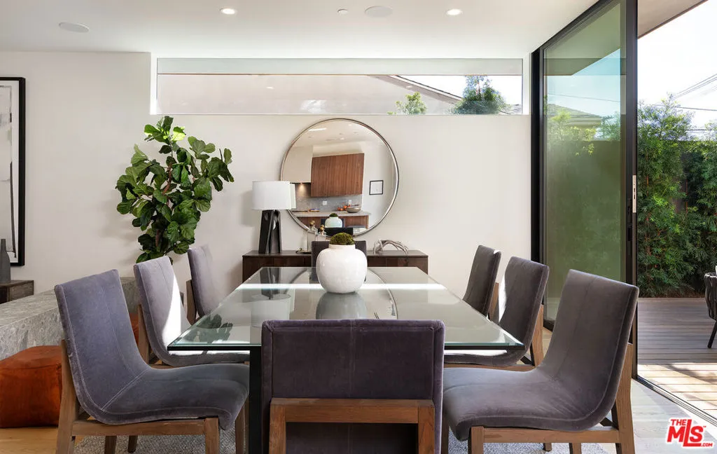 Los Angeles, California 90066, United States, 4 Bedrooms Bedrooms, ,5 BathroomsBathrooms,Residential,Active,234556