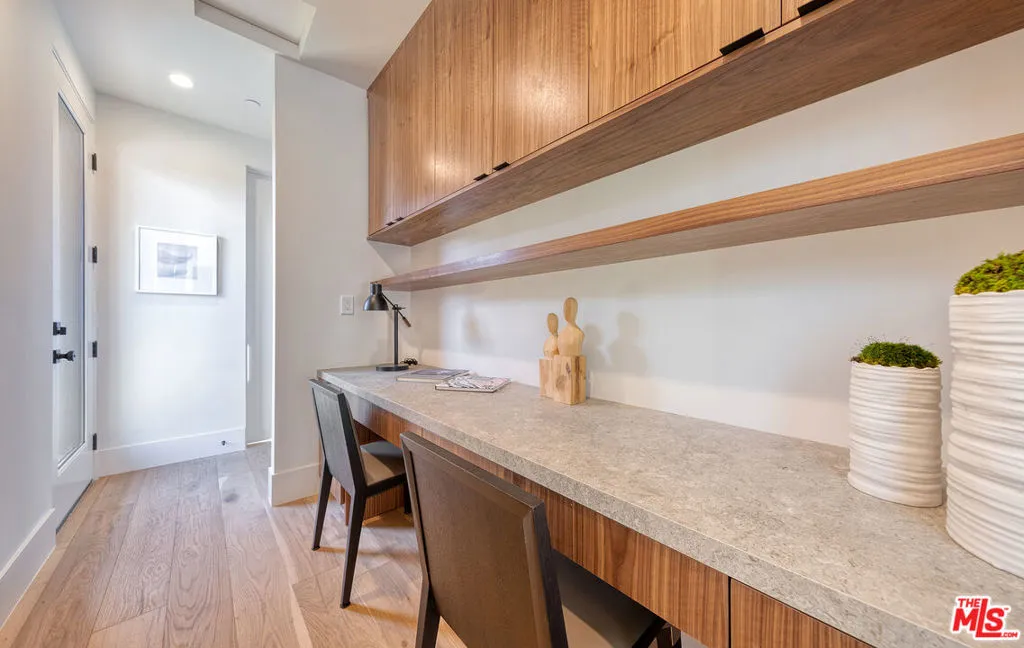 Los Angeles, California 90066, United States, 4 Bedrooms Bedrooms, ,5 BathroomsBathrooms,Residential,Active,234556