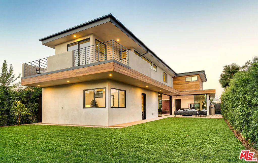 Los Angeles, California 90066, United States, 4 Bedrooms Bedrooms, ,5 BathroomsBathrooms,Residential,Active,234556