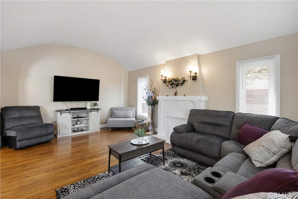 Properties 4 1350 S Curson Avenue