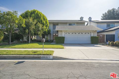 Photo of 10228 Hanna Avenue, Chatsworth, CA 91311 (MLS # 25596905)
