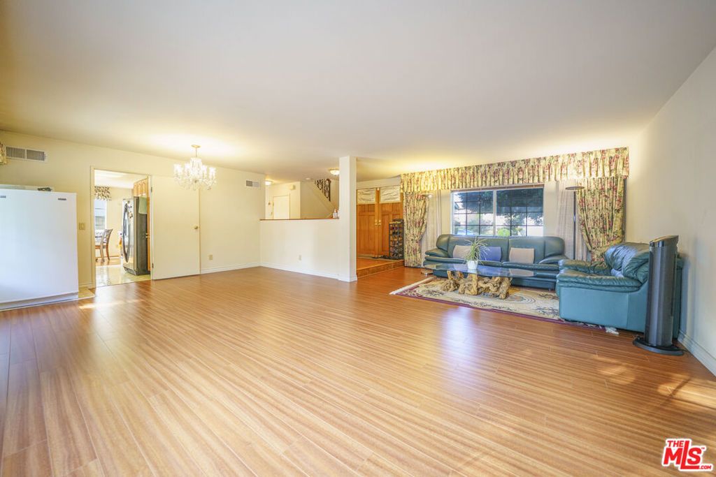Photo of 10228 Hanna Avenue, Chatsworth, CA 91311 (MLS # 25596905)