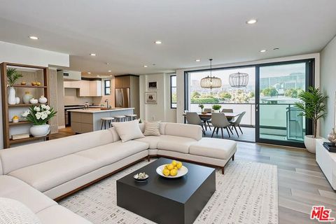 Photo of 328 N Maple Drive #202, Los Angeles, CA 90210 (MLS # 26647301)