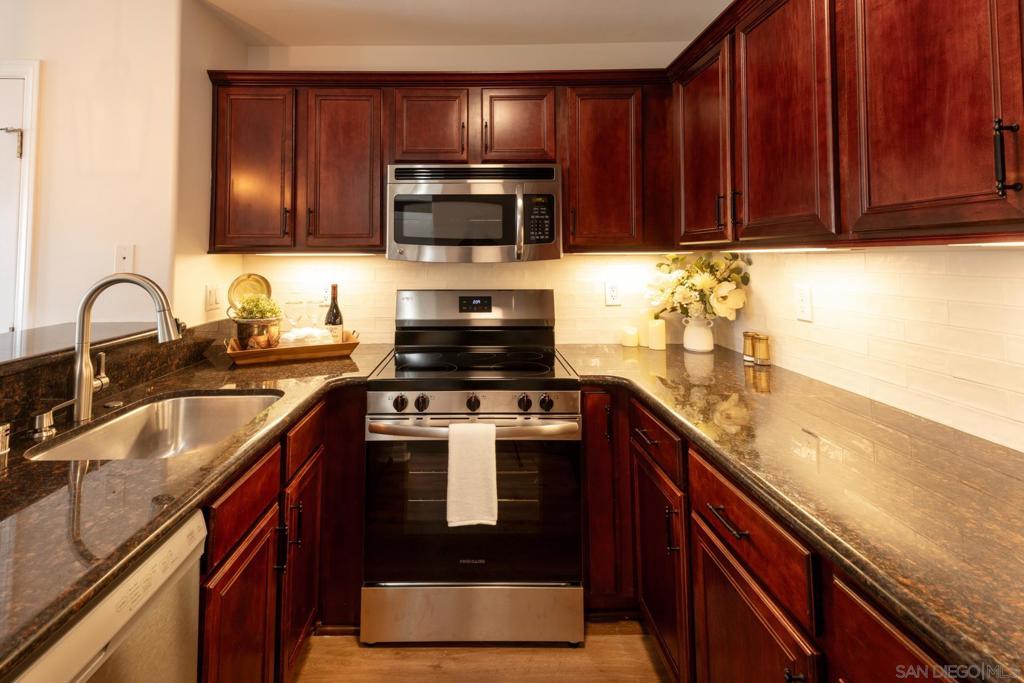 Just Move Right In - Perfect Upstairs Studio for those on the "go" or looking for a 2nd home to beat the heat or winter snow. This studio is complete with vaulted ceilings - all new paint, vinyl plank throughout, new S/S Kitchen Appliance with granite counter tops, new kitchen backsplash and under cabinet lighting with pendant lights and various black matte finishes throughout. A large walk-in closet and private patio; Balboa Arm amenities include: a gated complex, 3 pools, gym, BBQ Area and dog run. A perfect location in the heart of San Diego - walk to restaurants, transportation or shopping.