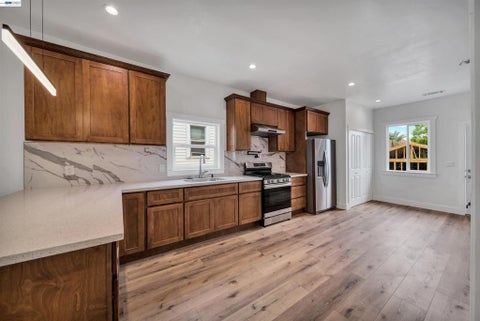Tiny photo for 3035 Logan St St, Oakland, CA 94601 (MLS # 41151556)