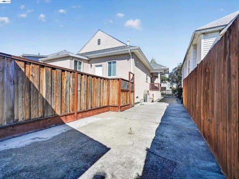 Tiny photo for 3035 Logan St St, Oakland, CA 94601 (MLS # 41151556)