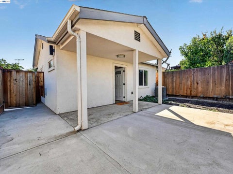 Tiny photo for 3035 Logan St St, Oakland, CA 94601 (MLS # 41151556)