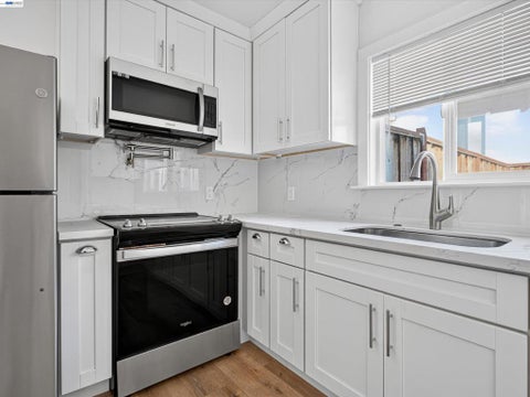 Tiny photo for 3035 Logan St St, Oakland, CA 94601 (MLS # 41151556)