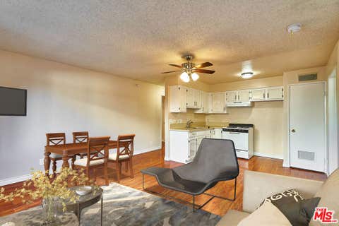Photo of 820 S St Andrews Place #203, Los Angeles, CA 90005 (MLS # 26857699)