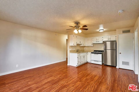 Photo of 820 S St Andrews Place #203, Los Angeles, CA 90005 (MLS # 26857699)