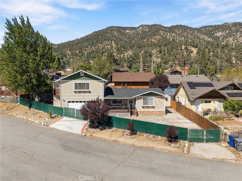 6537 Lakewood Drive