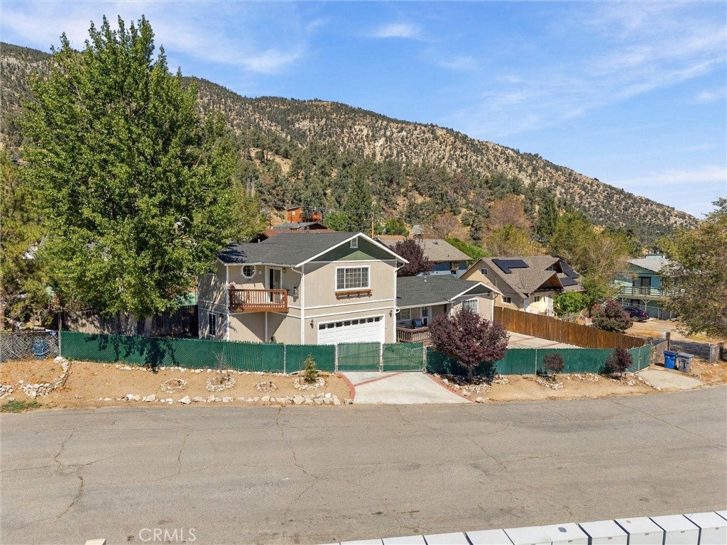 6537 Lakewood Drive