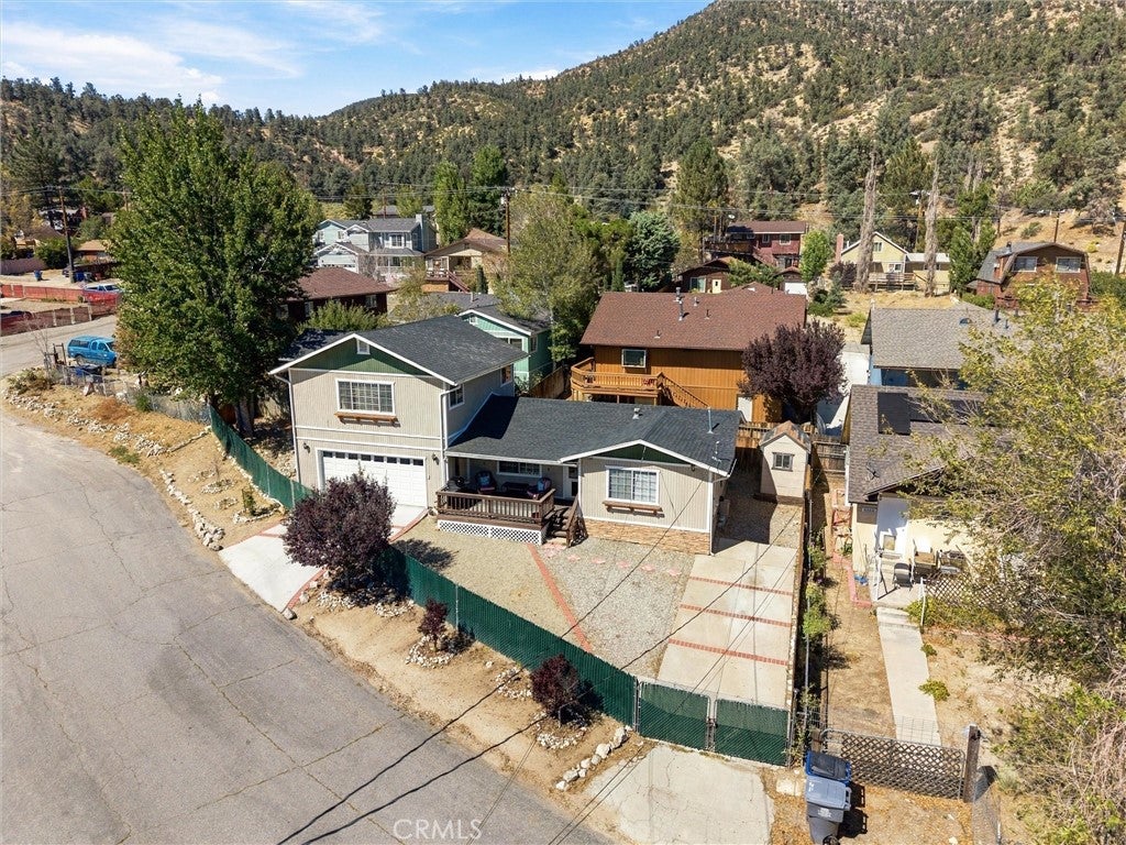 6537 Lakewood Drive