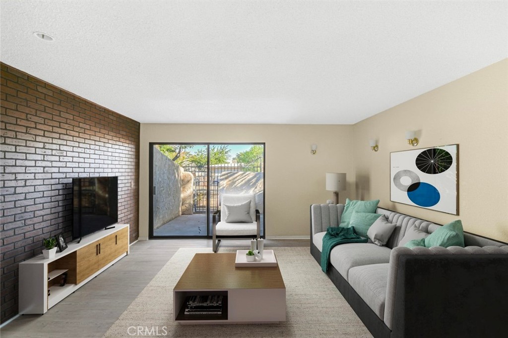 429 W Avenue J5 4