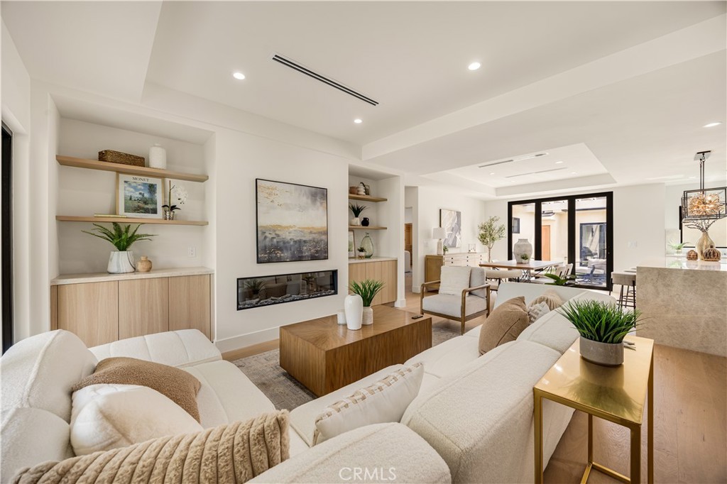 2316 N Parish