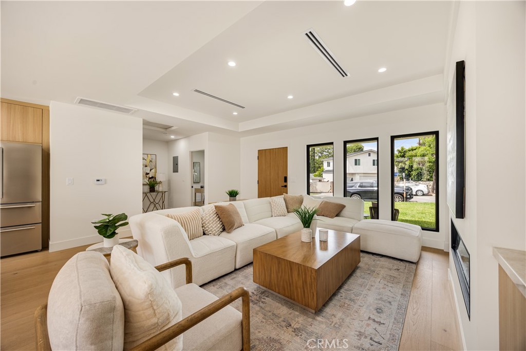 2316 N Parish