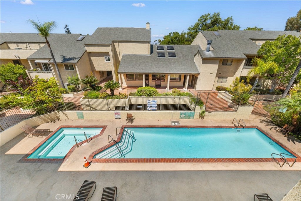 64 N Mar Vista Avenue 327