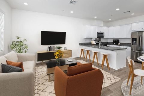 Photo of 1323 Camino Carmelo #154, Chula Vista, CA 91913 (MLS # 260013824SD)