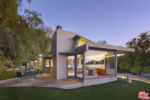 Photo of 3624 Buena Park Drive, Studio City, CA 91604 (MLS # 25623245)