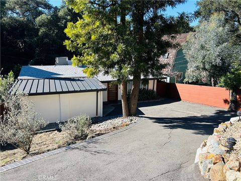 Photo of 4283 Morro Drive, Woodland Hills, CA 91364 (MLS # SR26038339)