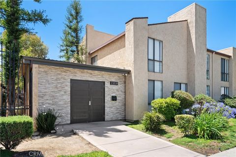 Photo of 22038 Vanowen ST #232, Woodland Hills, CA 91303 (MLS # SR26114026)