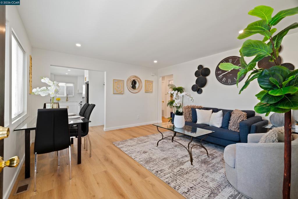 5441 5445 Bancroft