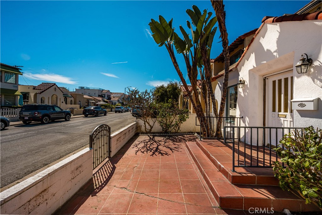 131 Santa Ana Avenue