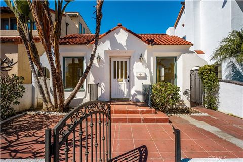 Photo of 131 Santa Ana Avenue, Long Beach, CA 90803 (MLS # WS26043138)