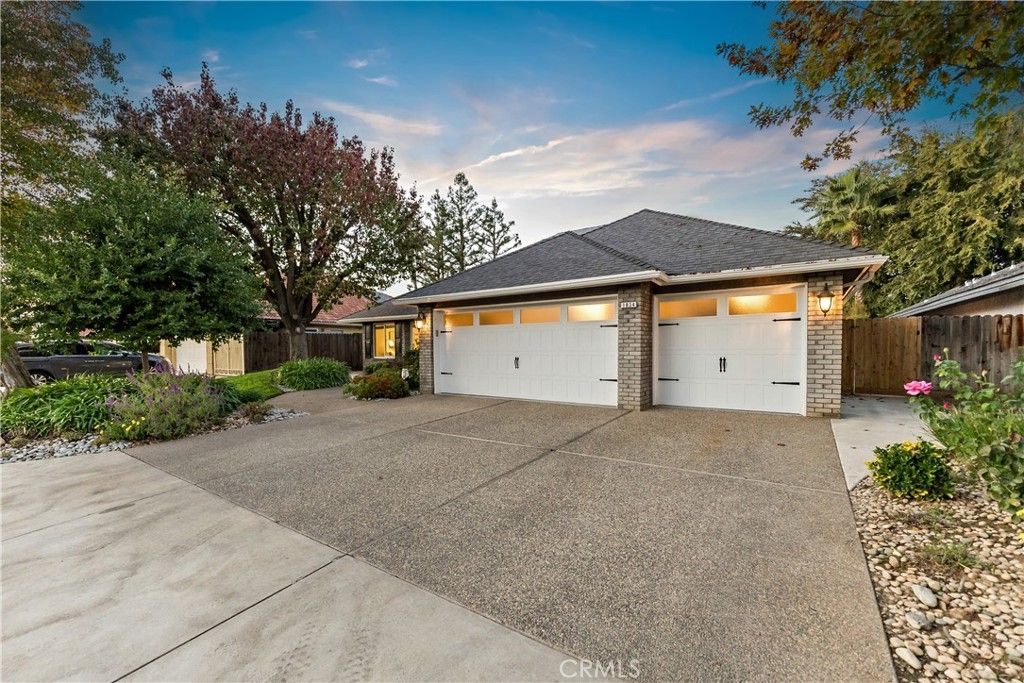 Photo of 1834 E Niles Avenue, Fresno, CA 93720 (MLS # FR25254866)