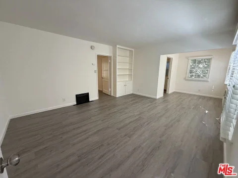 MLS: 26975131