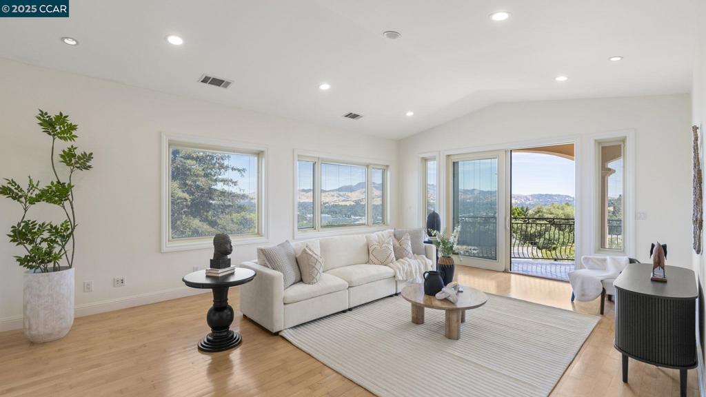 THE HILL - Residential