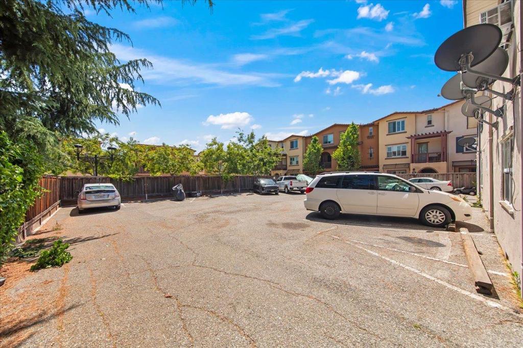 370 N Fair Oaks Avenue