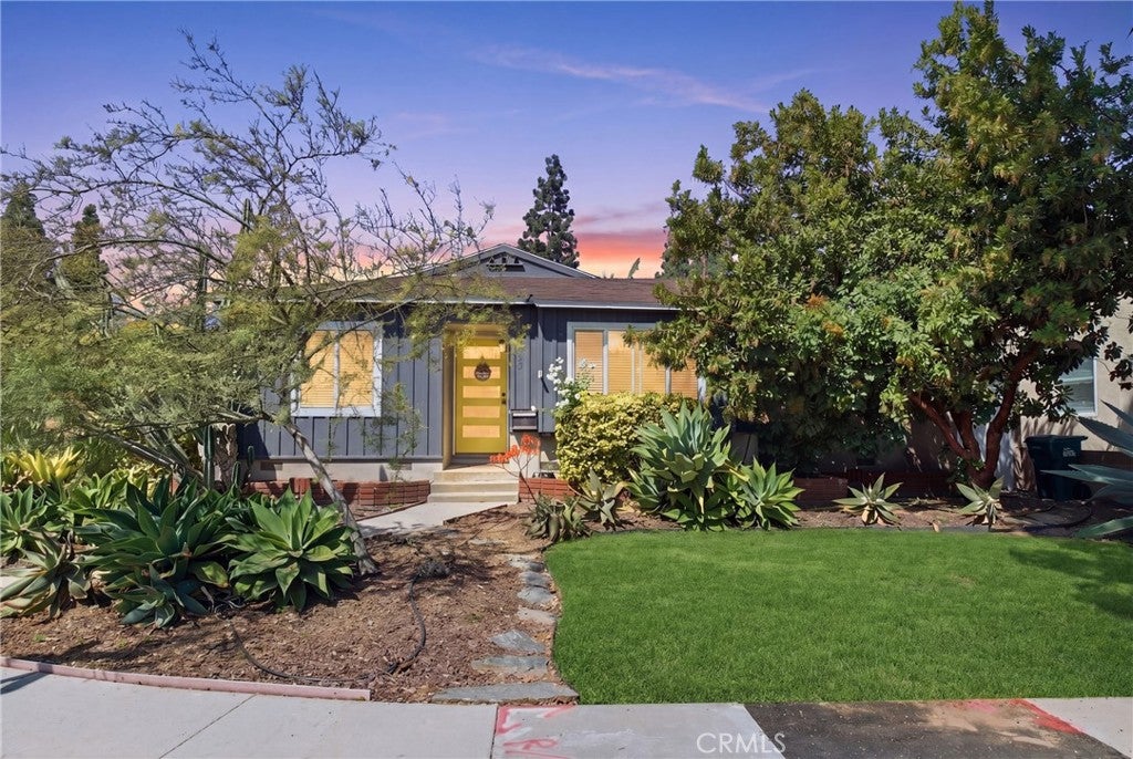 3403 Roxanne Ave
