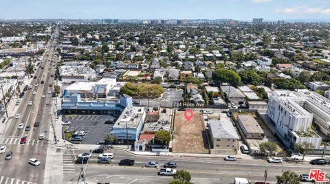 Photo of 734 Rose Avenue, Los Angeles, CA 90291 (MLS # 26871203)