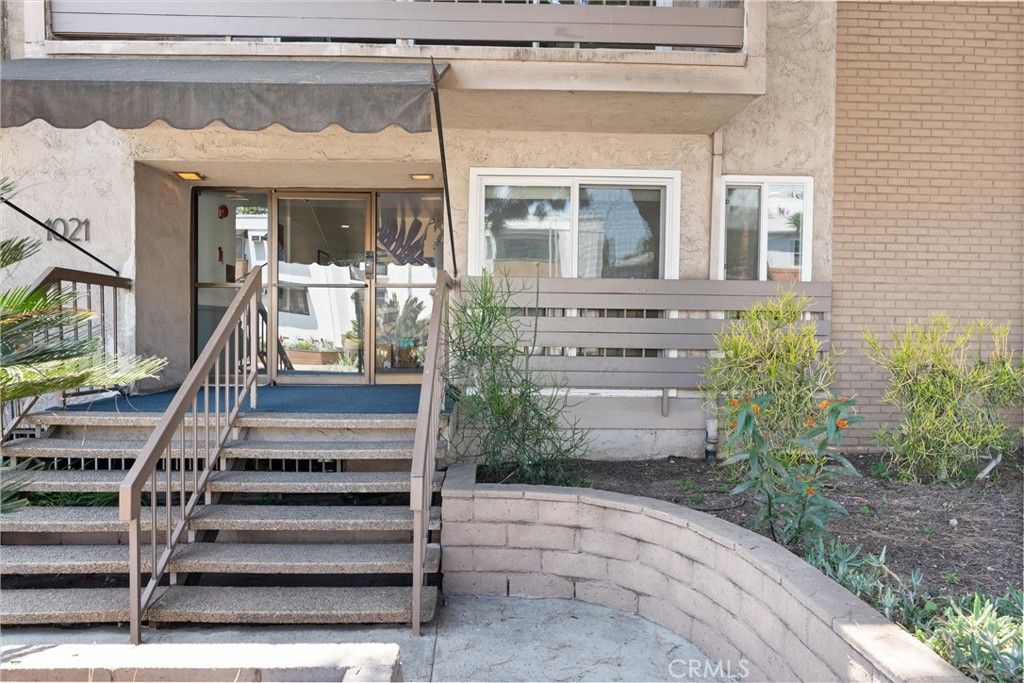 Photo of 1021 N Crescent Heights Boulevard #101, Los Angeles, CA 90046 (MLS # SB25165697)