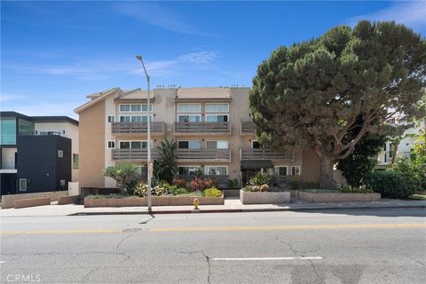 Photo of 1021 N Crescent Heights Boulevard #101, Los Angeles, CA 90046 (MLS # SB25165697) Photo of 1021 N Crescent Heights Boulevard #101, Los Angeles, CA 90046 (MLS # SB25165697)