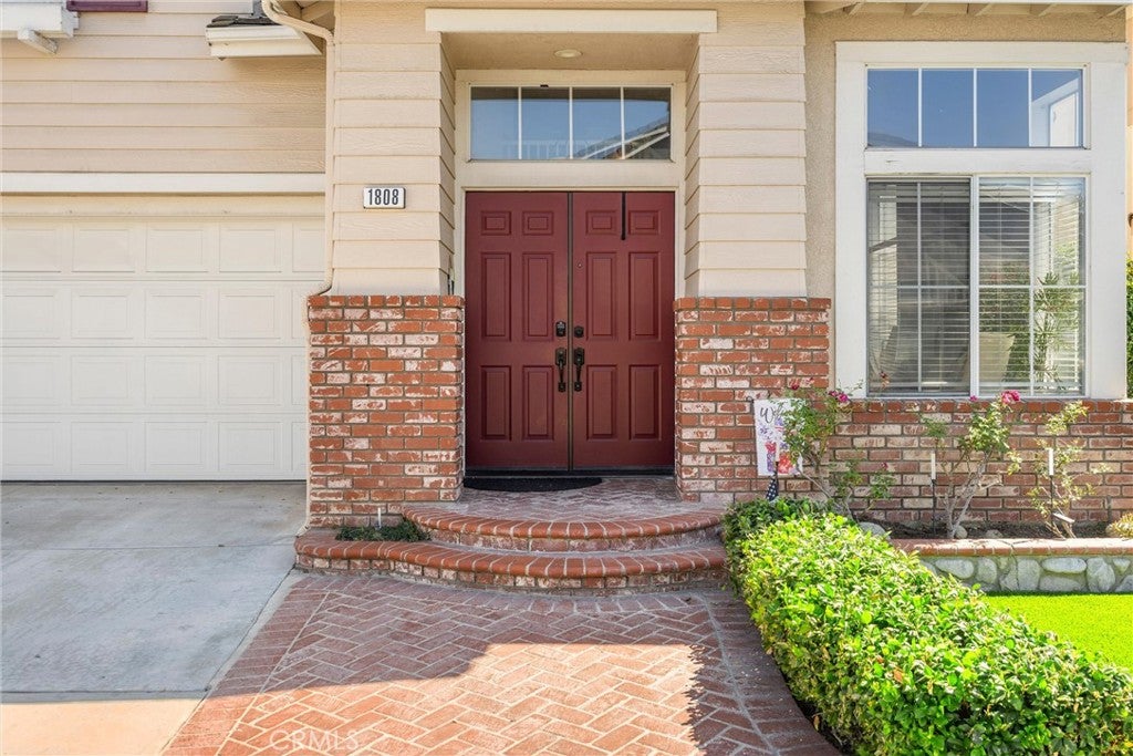 1808 E Taft Lane
