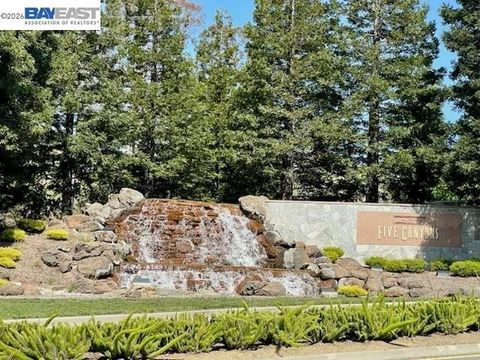Photo of 23158 Canyon Terrace Dr Dr, Castro Valley, CA 94552 (MLS # 41132533)