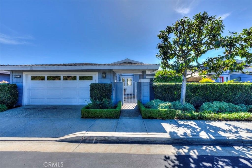 Photo of 3621 Geranium Ave, Corona Del Mar, CA 92625 (MLS # OC26054278)