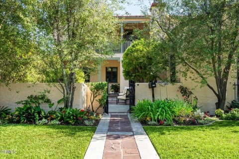 Photo of 752 Glenview Road, Glendale, CA 91202 (MLS # P1-27762)