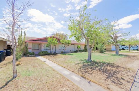 Photo of 340 N Sola Avenue, Blythe, CA 92225 (MLS # OC25189431) Photo of 340 N Sola Avenue, Blythe, CA 92225 (MLS # OC25189431)