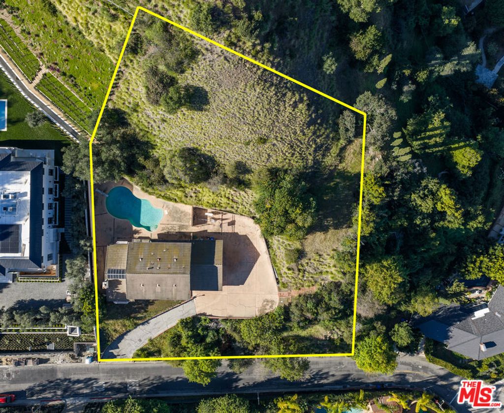 Photo of 1181 Somera Road, Los Angeles, CA 90077 (MLS # 26655659)