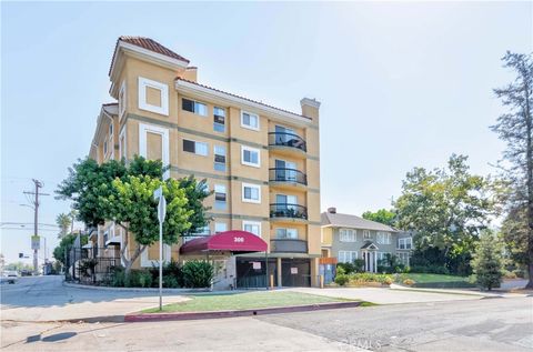 Photo of 300 S Westmoreland Ave #302, Los Angeles, CA 90020 (MLS # PW25236563)