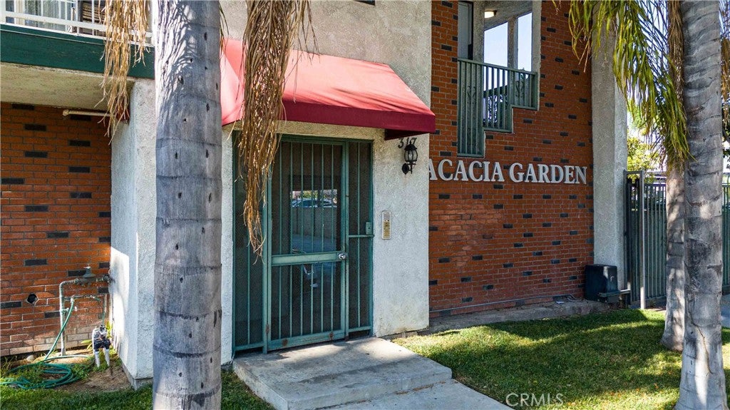 317 W Acacia 4