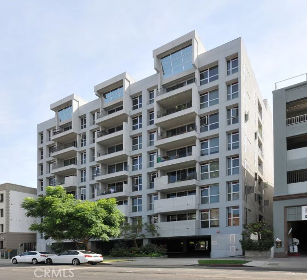 540 S Kenmore Avenue 203