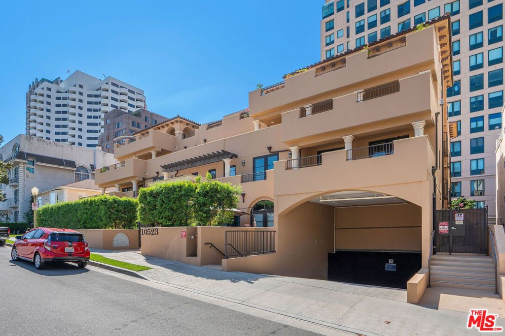 Photo of 10523 Ashton Avenue #301, Los Angeles, CA 90024 (MLS # 26671133)