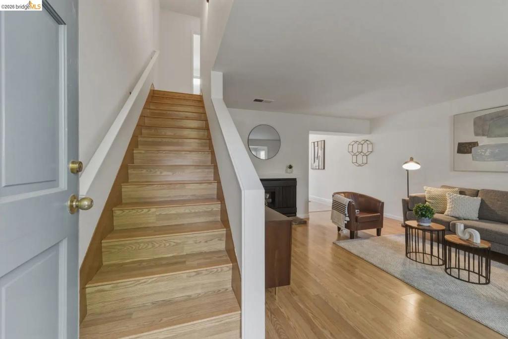 1245 Pine Creek Way