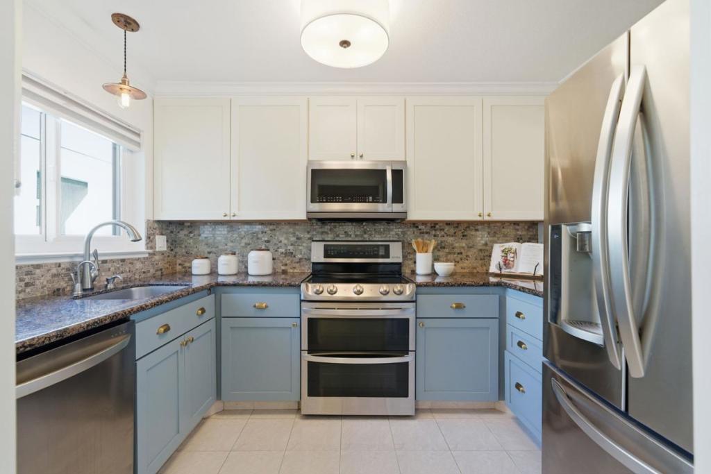 320 Peninsula Avenue 409