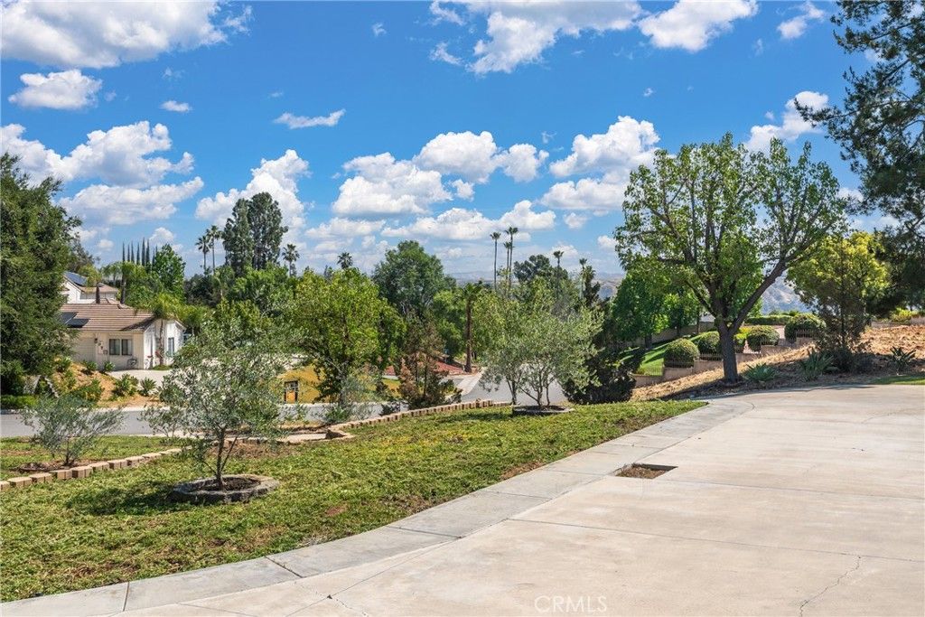 Photo of 12908 South Lane, Redlands, CA 92373 (MLS # IG26082376)
